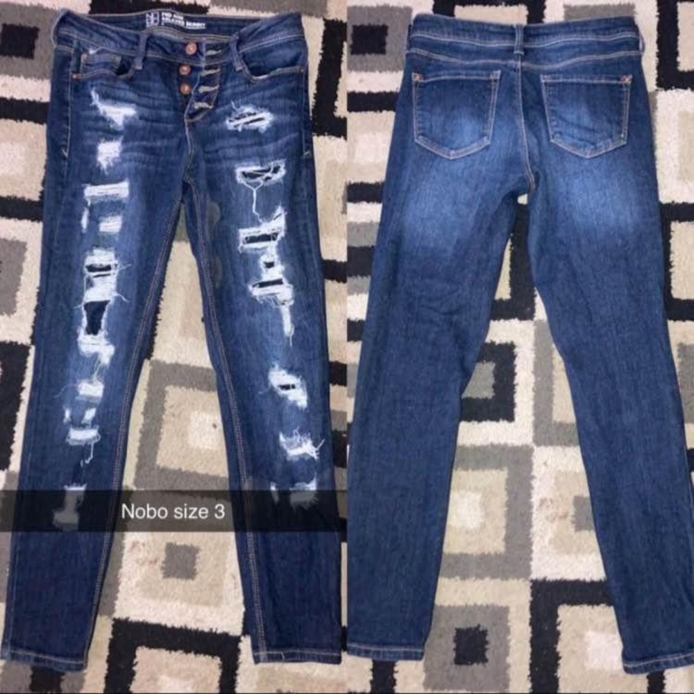 No Boundaries jeans size 3. Mid rise.
